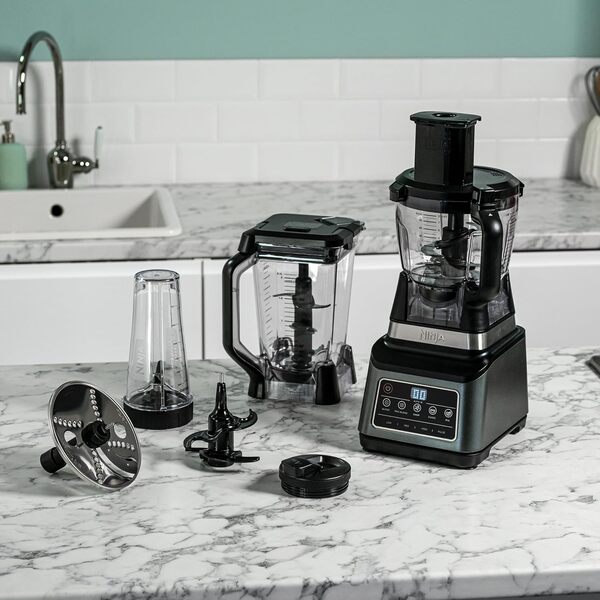 Ninja 3-en-1 Robot de cuisine et mixeur avec 5 programmes: Mixer, Mixer Max, Hacher, Mélanger, Purée, Bol 1,8L, Cruche 2,1L, Tasse 700ml, 1200W, lavables au lave-vaisselle, Auto-iQ, Noir BN800EU