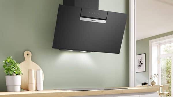 Bosch DWK87FN60, Hotte murale Série 4, 4 vitesses d'aspiration dont 1 intensive, 80cm, Noir avec finiton en verre [Classe énergétique A+]
