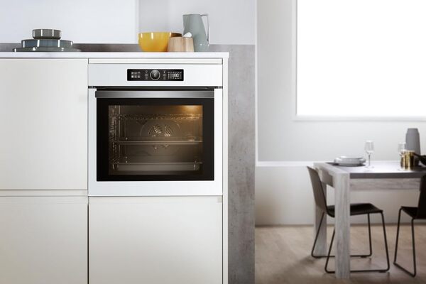 Four encastrable pyrolyse Whirlpool AKZ96290WH - Four pyrolyse Blanc - multifonction - Chaleur tournante ou pulsée - 73 litres - Porte froide (4 vitres) - Classe énergétique A+ [Classe énergétique A+]