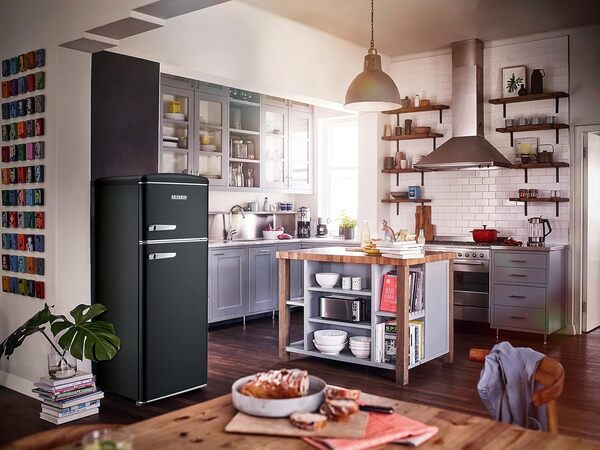 SEVERIN Réfrigérateur Congélateur 2 portes, Pose libre, Longueur 55cm, 206L, Classe E, Veggibox incluse, Rétro, Noir mat, RKG 8932 [Classe énergétique E]