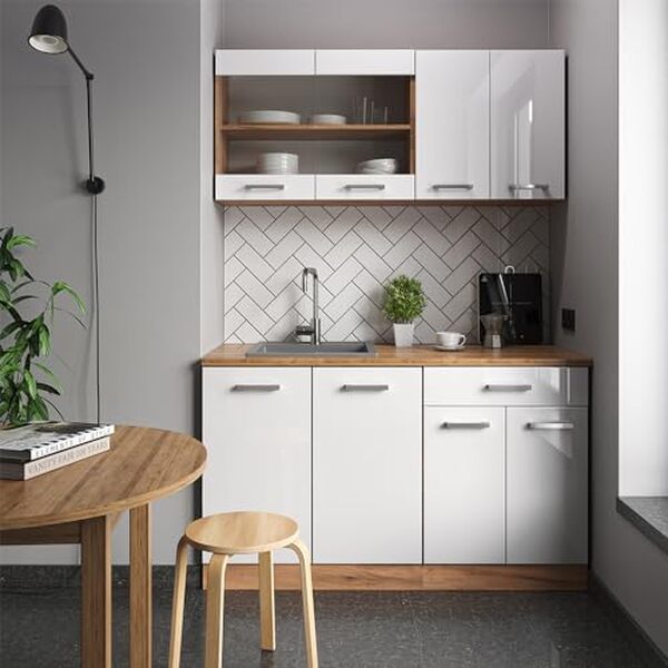 Découvrez le test complet de la cuisine Vicco R-Line, un modèle compact de 140 cm, alliant élégance et fonctionnalité pour optimiser votre espace culinaire.