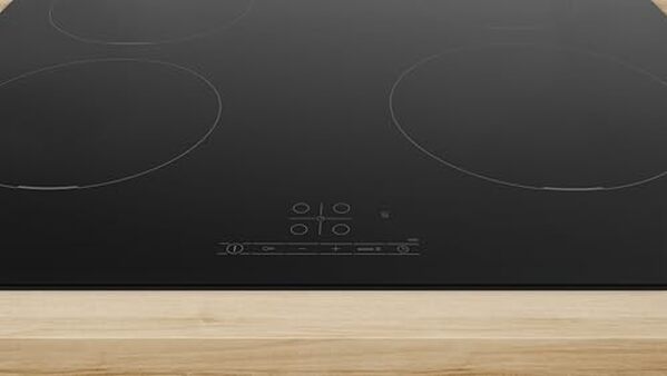 Découvrez la plaque électrique Bosch PKK611BB8E : analyse de sa puissance et de ses performances pour une expérience culinaire optimale.