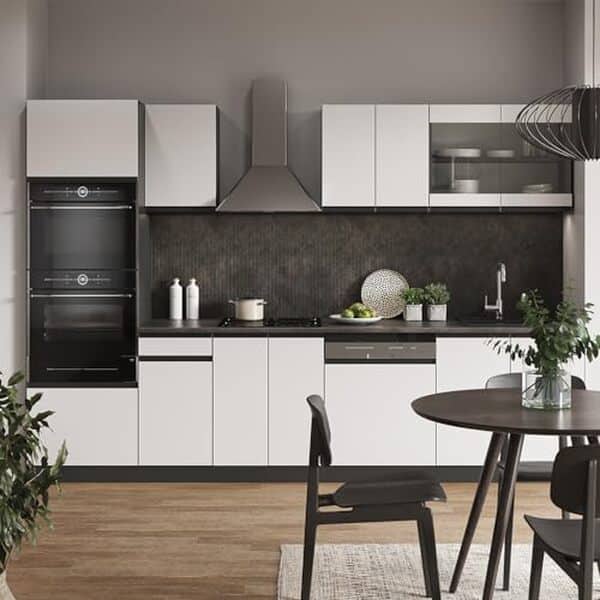 Découvrez notre test complet sur la cuisine Vicco R-Line 300 cm au design en J. Élégance, praticité et esthétique au rendez-vous pour un aménagement réussi de votre espace culinaire.
