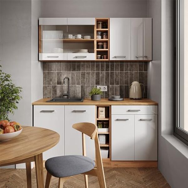 Découvrez notre évaluation détaillée de la cuisine Vicco R-Line : design moderne, fonctionnalité compacte et options d'installation flexibles pour un aménagement inspirant